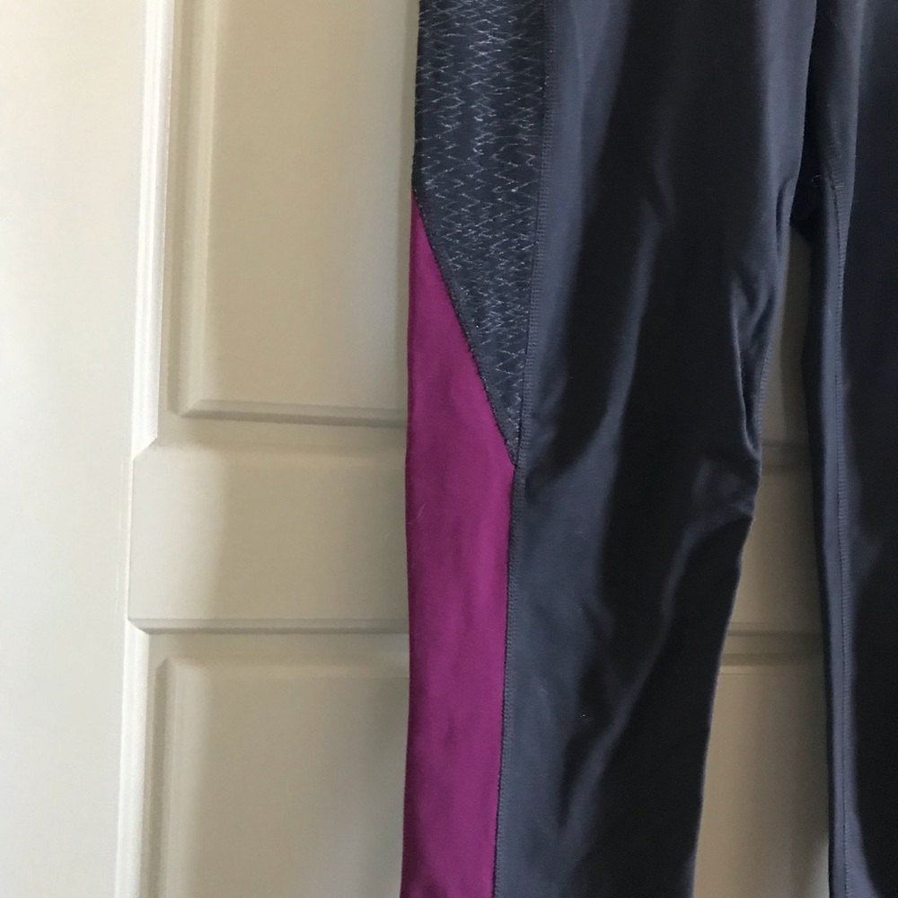 Athleta Heartbeat Revelation Capri sz M - Picture 3 of 5